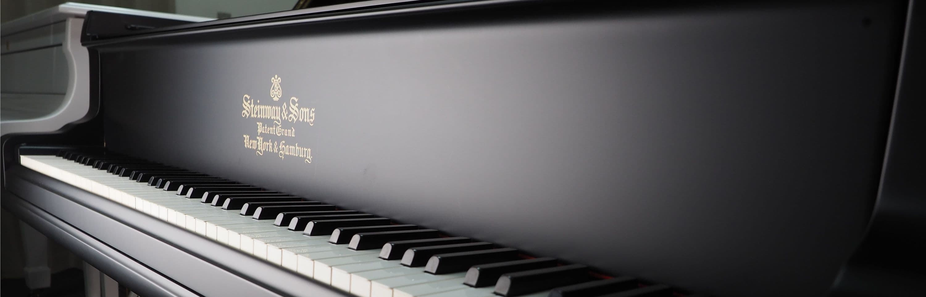 スタインウェイロゴ